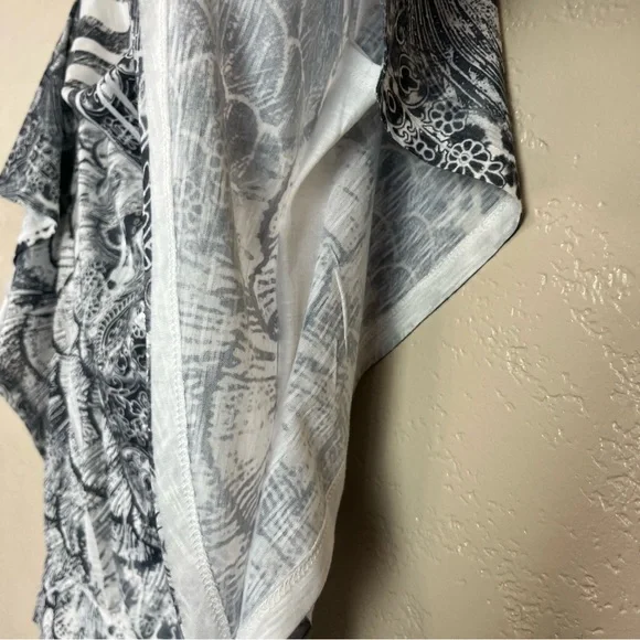 5 for $30 One world Women gray white floral blouse size M - Picture 13 of 16